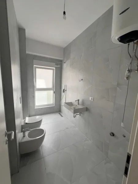 Tirane, shitet apartament 1+1+Ballkon Kati 3, 60 m² 84.000 € (Ali Demi, Rezidenca Kaimi)