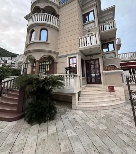 Tirane, shitet Vile 3 Katshe Kati 3, 774 m² 1.200.000 € (SAUK)