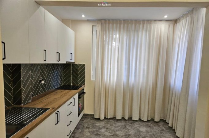 Tirane, jepet me qera apartament 2+1 Kati 1, 75 m² 800 € (Ish Restorant Durrsi)