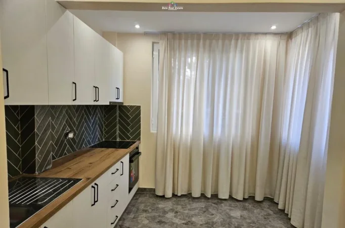 Tirane, jepet me qera apartament 2+1 Kati 1, 75 m² 800 € (Ish Restorant Durrsi)