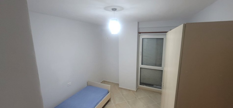 Tirane, jepet me qera apartament 2+1 Kati 2, 100 m² 550 € (Rruga Jordan Misja)