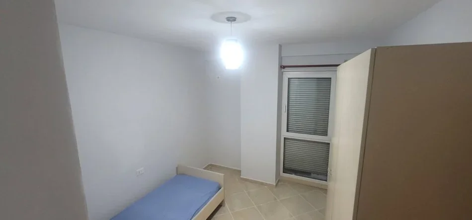 Tirane, jepet me qera apartament 2+1 Kati 2, 100 m² 550 € (Rruga Jordan Misja)