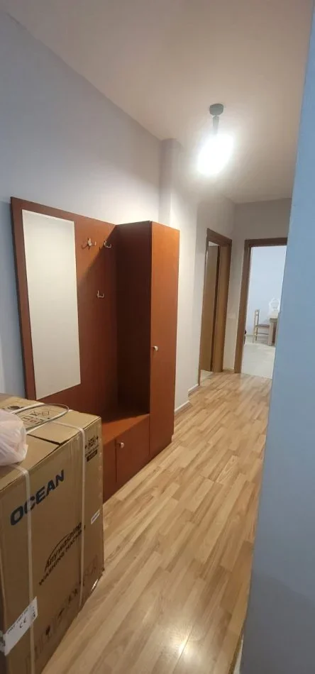 Tirane, jepet me qera apartament 2+1 Kati 2, 100 m² 550 € (Rruga Jordan Misja)