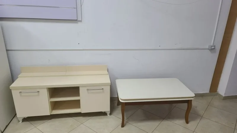 Tirane, Shesim Blejm Mobilje te Perdorura 0683312510 400 €