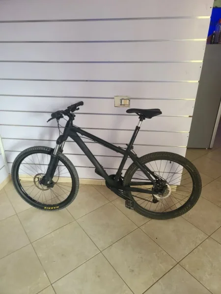 Tirane, shes biciklete Biciklet Sportive 26-tshe e zeze 250 €