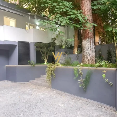 Tirane, jepet me qera zyre Kati 0, 60 m² 700 € (ZOGU I ZI)