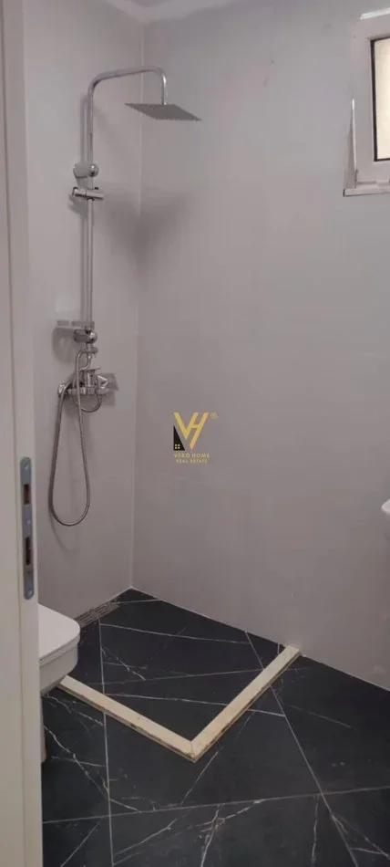 Tirane, jepet me qera zyre Kati 0, 60 m² 700 € (ZOGU I ZI)