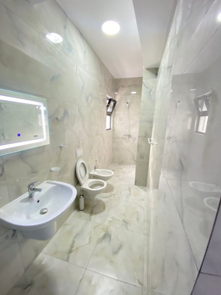 Tirane, jepet me qera apartament 2+1+Ballkon Kati 5, 87 m² 55.000 € (Astir)