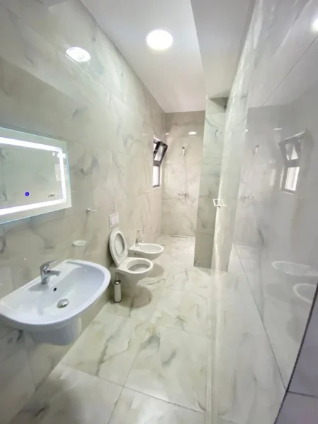 Tirane, jepet me qera apartament 2+1+Ballkon Kati 5, 87 m² 55.000 € (Astir)