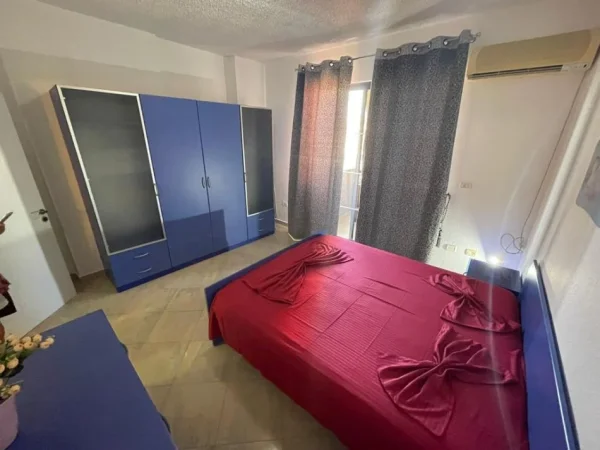 Tirane, jepet me qera apartament 1+1+Ballkon Kati 7, 100 m² 700 € (Rruga e Kosovareve)