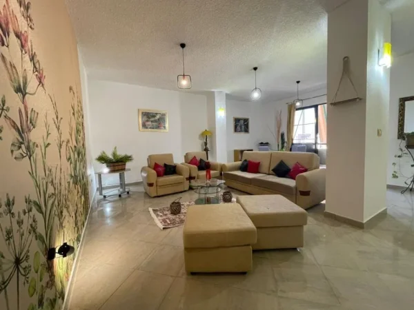 Tirane, jepet me qera apartament 1+1+Ballkon Kati 7, 100 m² 700 € (Rruga e Kosovareve)