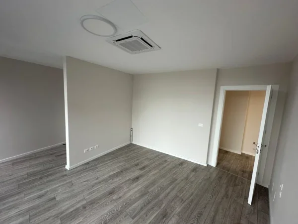 Tirane, jepet me qera ambjent biznesi Kati 2, 121 m² 1.200 € (Rruga e Kosovareve)