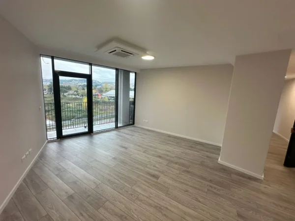 Tirane, jepet me qera ambjent biznesi Kati 2, 121 m² 1.200 € (Rruga e Kosovareve)