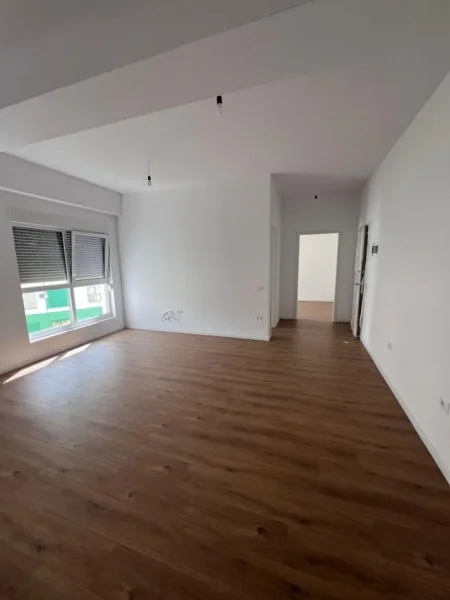 Tirane, shitet apartament 1+1+Ballkon Kati 2, 60 m² 84.000 € (Ali Demi)