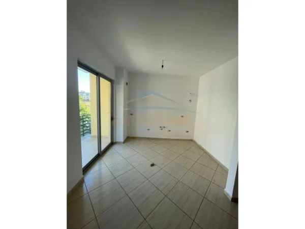 Tirane, shitet apartament 2+1+Ballkon Kati 1, 95 m² 138.000 € (tregu i ri elektrik)