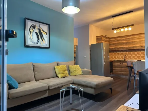 Tirane, jepet me qera apartament 1+1 , 80 m² 600 € (Rruga e Kavajes)