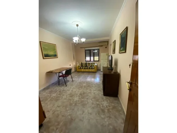 Tirane, jepet me qera ambjent biznesi Kati 2, 25 m² 350 € (Stadiumi Dinamo)