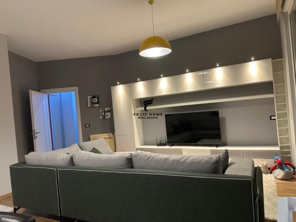 Tirane, jepet me qera apartament 2+1 Kati 5, 98 m² 800 € (KOPSHTI BOTANIK)
