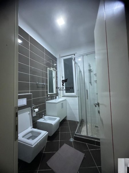 Tirane, jepet me qera apartament 2+1 Kati 5, 98 m² 800 € (KOPSHTI BOTANIK)