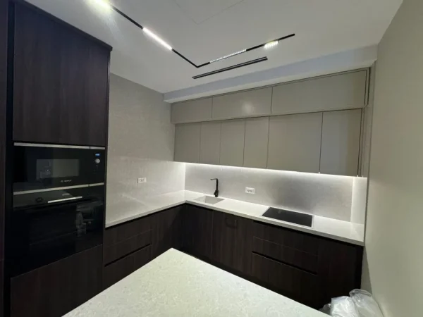 Tirane, shitet apartament 2+1+Ballkon Kati 11, 126 m² 580.000 € (Liqeni Artificial)