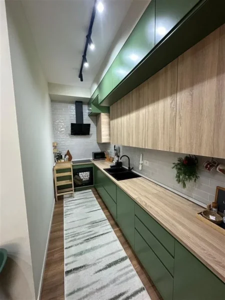 Tirane, jepet me qera apartament 2+1+Ballkon Kati 5, 114 m² 1.800 € (rruga e kosovareve)