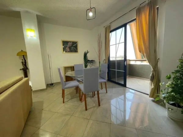 Tirane, jepet me qera apartament 1+1 Kati 8, 100 m² 700 € (Rruga Kosovareve)