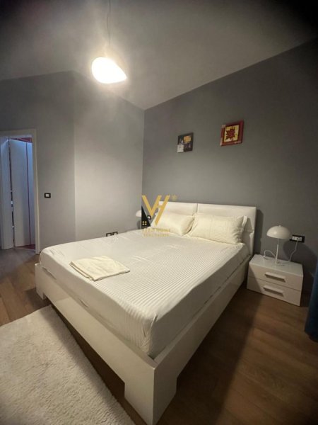 Tirane, jepet me qera apartament 2+1+Ballkon Kati 5, 110 m² 800 € (KOPSHTI BOTANIK)