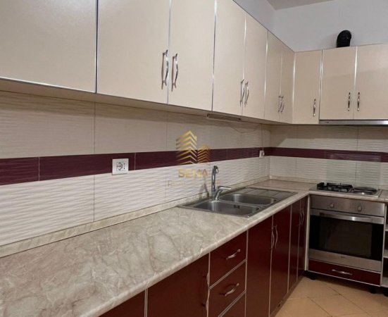 Tirane, jepet me qera apartament 2+1+Ballkon Kati 1, 180 m² 850 € (Rruga Ali Kolonja)