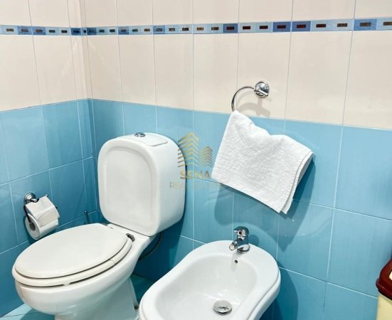Tirane, jepet me qera apartament 2+1+Ballkon Kati 1, 180 m² 850 € (Rruga Ali Kolonja)