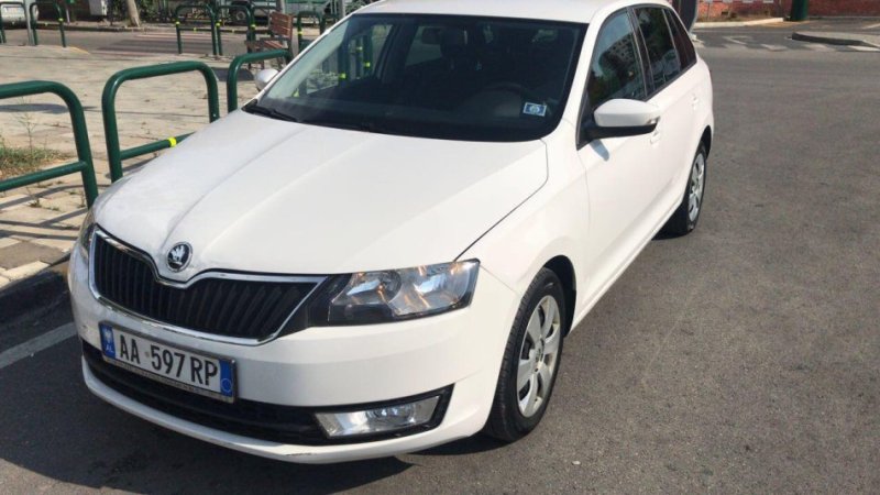 Tirane, shes makine Skoda Rapid Nafte, e bardhë automatik Kondicioner 165.000 km 7.300 €