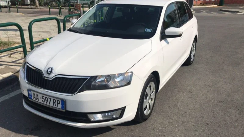 Tirane, shes makine Skoda Rapid Nafte, e bardhë automatik Kondicioner 165.000 km 7.300 €