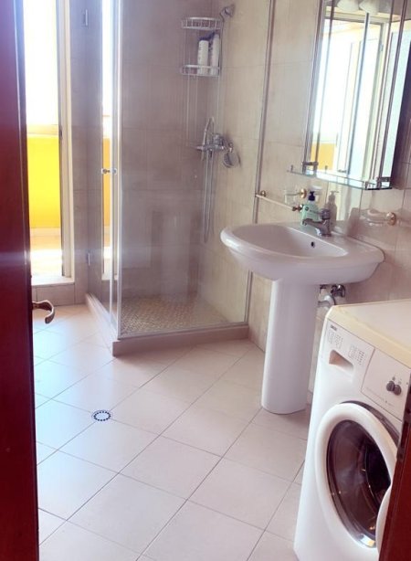 Tirane, jepet me qera apartament 2+1 Kati 9, 120 m² 700 € (Rruga Myslym Shyri)