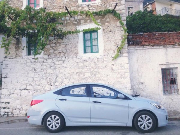 Tirane, shes makine Hyundai Accent Nafte, blu e hapur automatik Kondicioner 184.000 km 6.800 €