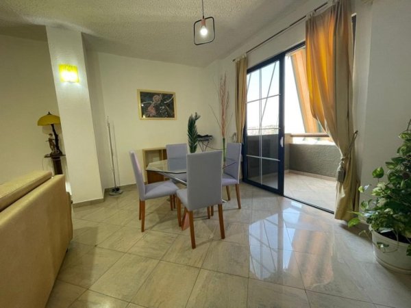 Tirane, jepet me qera apartament 1+1+Ballkon Kati 4, 100 m² 699 € (Rruga e Kosovareve | Liqeni)