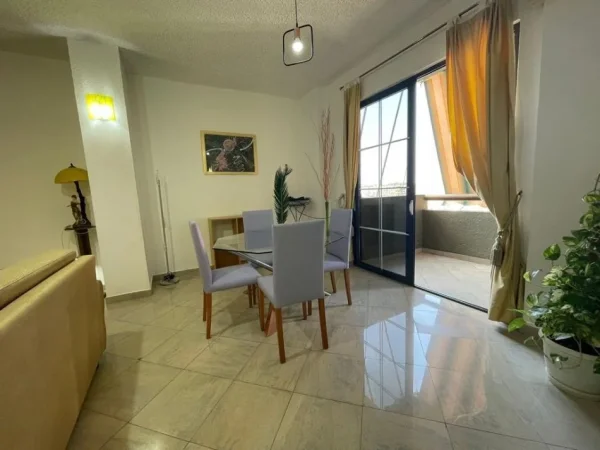 Tirane, jepet me qera apartament 1+1+Ballkon Kati 4, 100 m² 699 € (Rruga e Kosovareve | Liqeni)