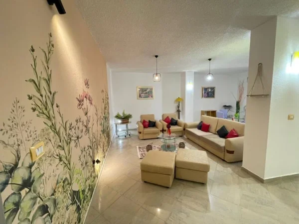 Tirane, jepet me qera apartament 1+1+Ballkon Kati 4, 100 m² 699 € (Rruga e Kosovareve | Liqeni)