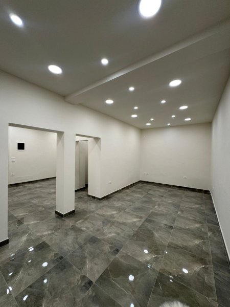 Tirane, shes dyqan , 67 m² (Sulejman Delvina)