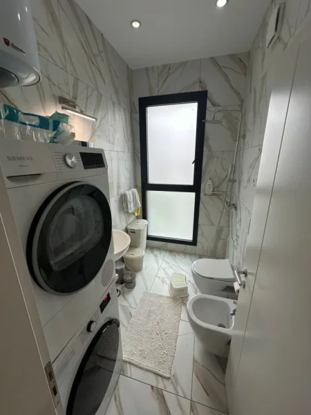 Tirane, jepet me qera apartament 2+1+Ballkon Kati 6, 115 m² 1.800 € (Rruga e Kosovareve | Liqeni)
