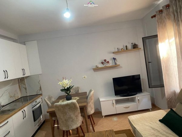 Tirane, jepet me qera apartament 2+1+Ballkon Kati 3, 80 m² 500 € (don bosko)