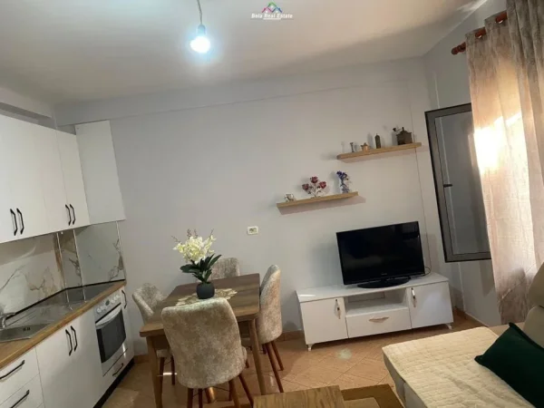 Tirane, jepet me qera apartament 2+1+Ballkon Kati 3, 80 m² 500 € (don bosko)