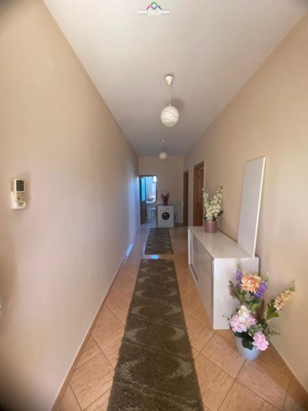 Tirane, jepet me qera apartament 2+1+Ballkon Kati 3, 80 m² 500 € (don bosko)