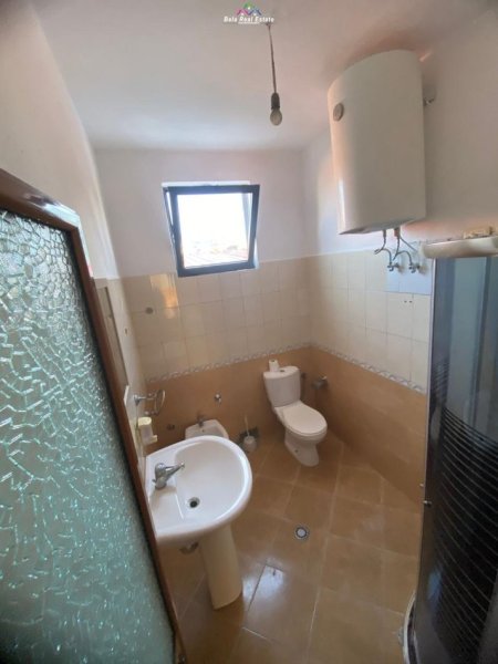 Tirane, jepet me qera apartament 2+1+Ballkon Kati 3, 80 m² 500 € (don bosko)