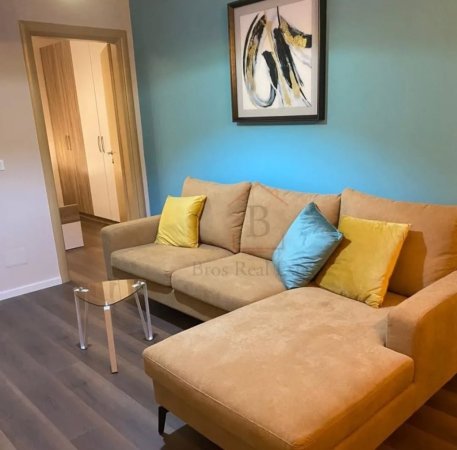 Tirane, jepet me qera apartament 1+1+Ballkon Kati 7, 64 m² 600 € (Rruga Kavajes)