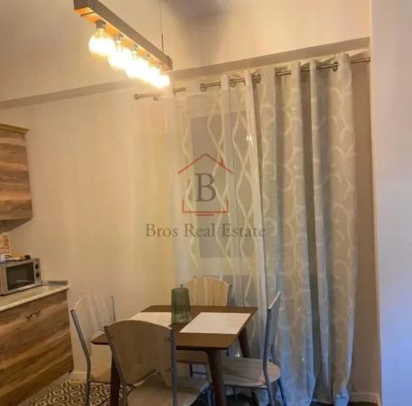 Tirane, jepet me qera apartament 1+1+Ballkon Kati 7, 64 m² 600 € (Rruga Kavajes)
