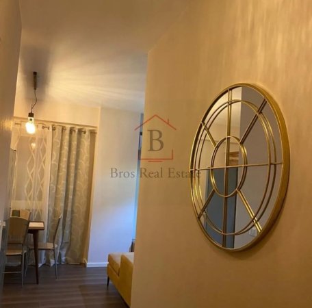 Tirane, jepet me qera apartament 1+1+Ballkon Kati 7, 64 m² 600 € (Rruga Kavajes)