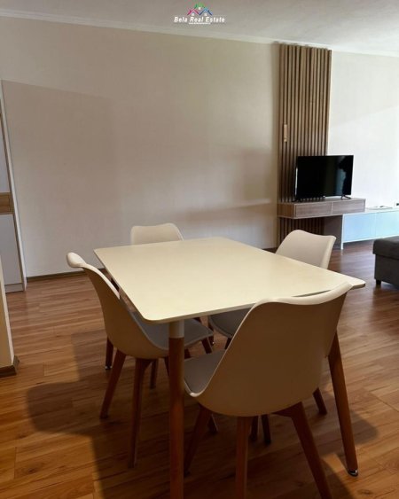 Tirane, jepet me qera apartament 1+1+Ballkon Kati 3, 73 m² 400 € (yzberisht)