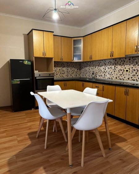Tirane, jepet me qera apartament 1+1+Ballkon Kati 3, 73 m² 400 € (yzberisht)