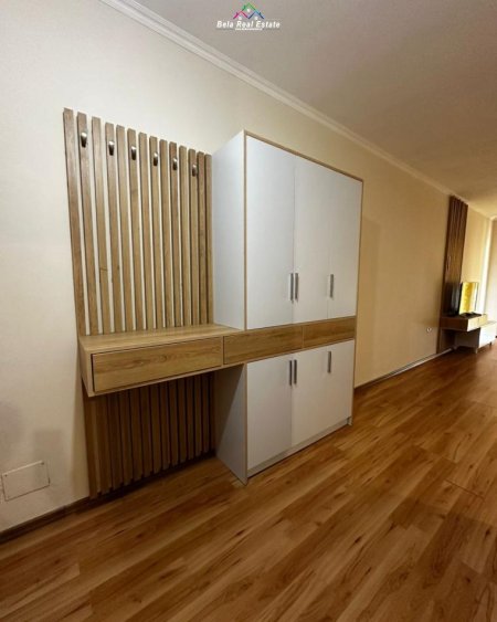 Tirane, jepet me qera apartament 1+1+Ballkon Kati 3, 73 m² 400 € (yzberisht)
