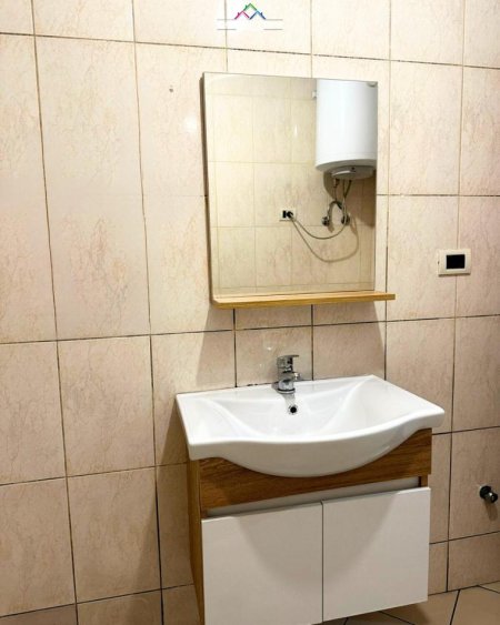 Tirane, jepet me qera apartament 1+1+Ballkon Kati 3, 73 m² 400 € (yzberisht)