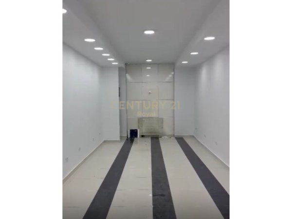 Tirane, jepet me qera dyqan Kati 0, 104 m² 2.500 € 